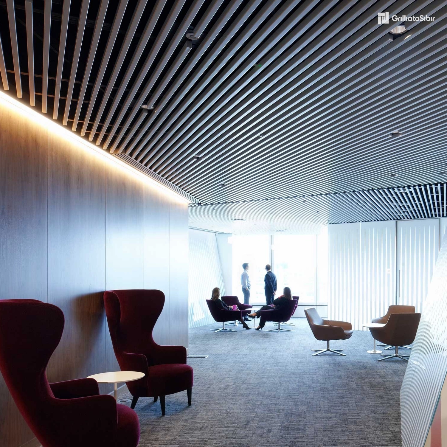 Потолок реечный s дизайн А25/АS в белом цвете в бизнес центре